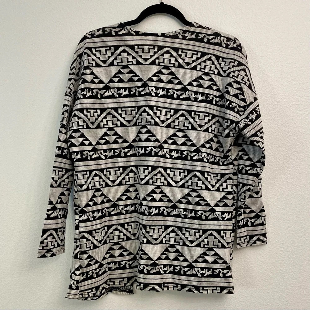 Dainty Hooligan Women’s Up A Notch Aztec White and Black Cardigan Blazer - Picture 2 of 13